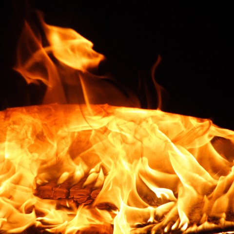flammes-cropped1200